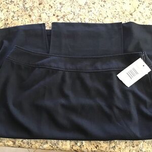 New with tags women’s skirt in black